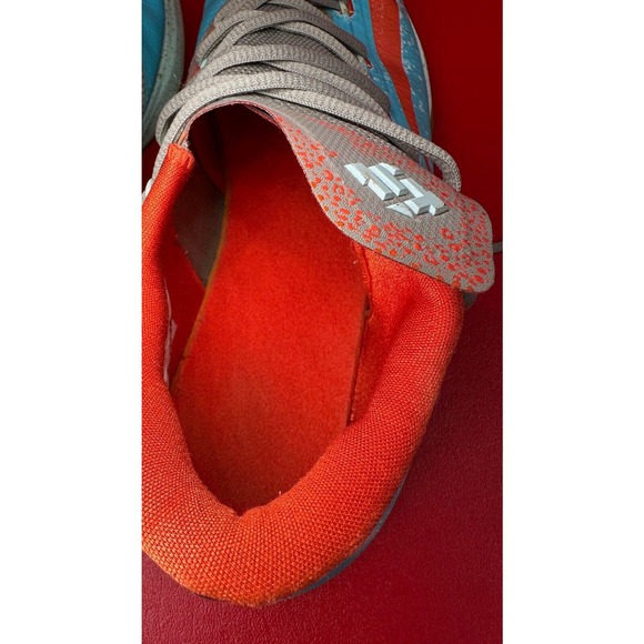 Athletic_Shoes